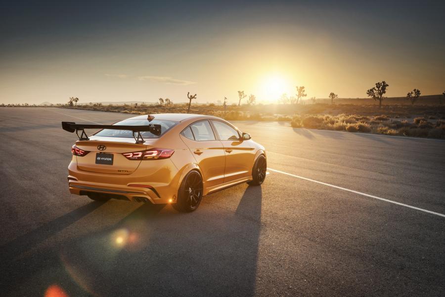  Hyundai Elantra Sport BTR Edition (AD) 2017 года  (фото 5 из 6)